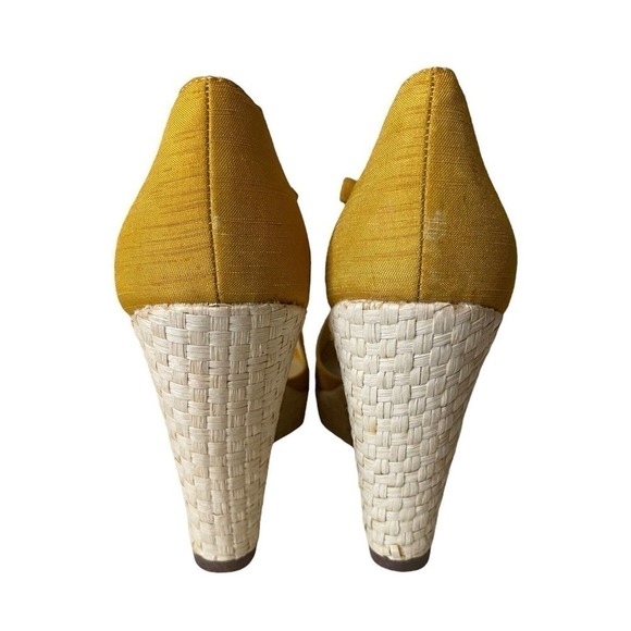 Steve Madden Valour Ruffle Sandals Weave Wedge Shoes Size 7.5 Mustard Buckle - Picture 8 of 9